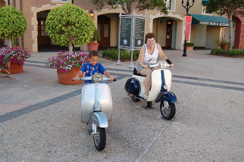 DSC_6633.JPG - Deb and Octavious racing Vespa scooters