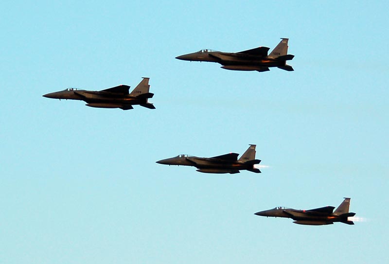 flypast.jpg - The fly past at the begining of the race