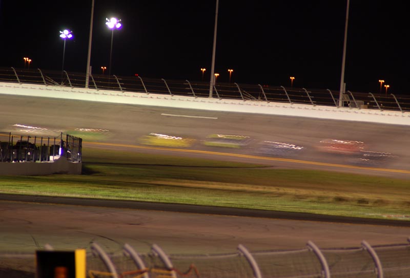 speedshot.jpg - Cars at high speed (deliberately blurry)