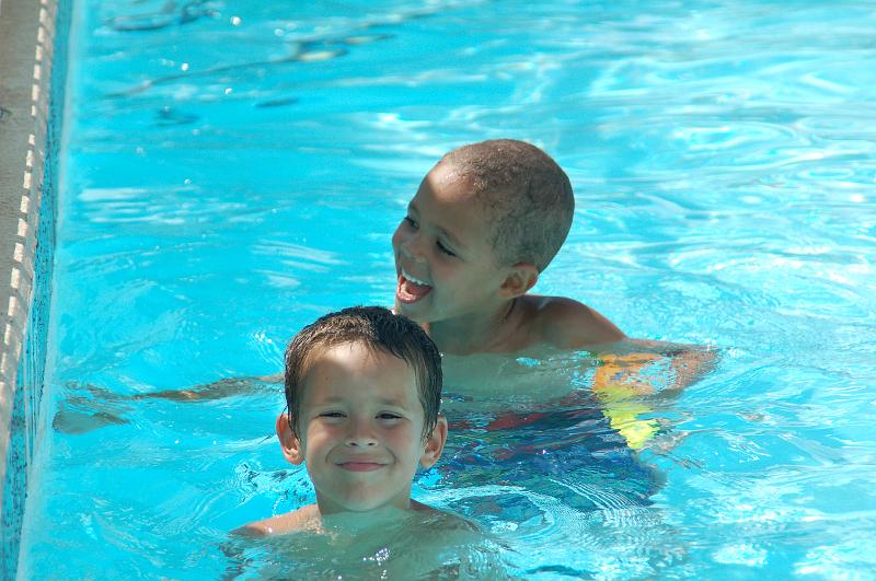 DSC_8916.JPG - Florida Keys - Matthew and Octavious swimming