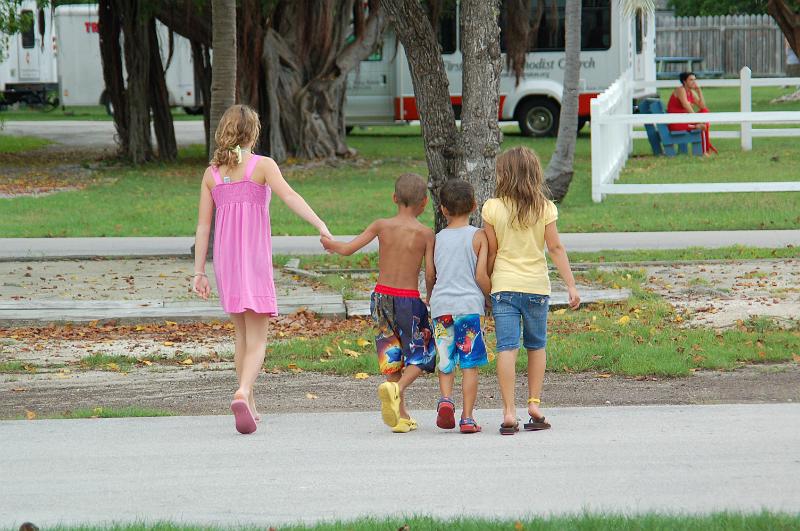DSC_9175.JPG - Florida Keys - All the kids heading for the playground