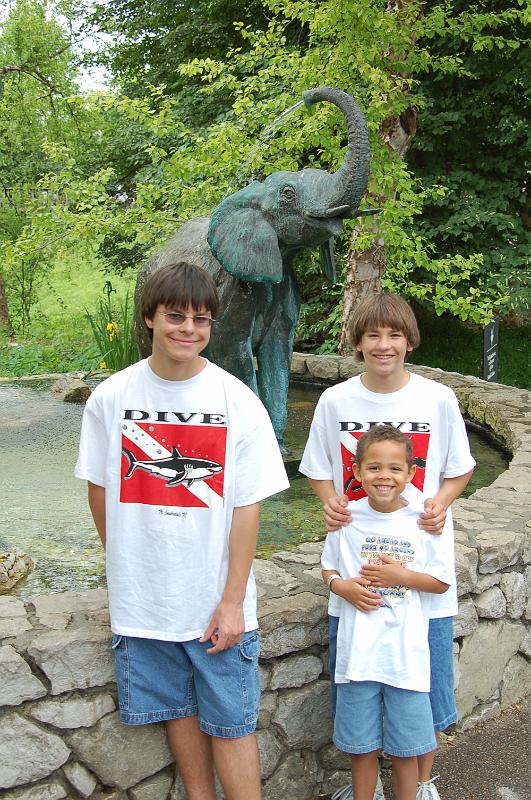 DSC_6359.JPG - Victor, Jeremy and Octavious at the St Louis Zoo