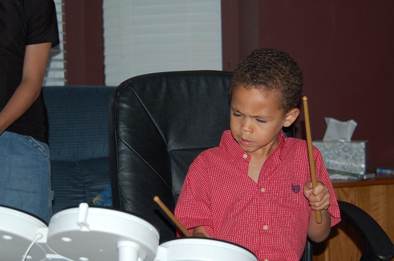 DSC_6581.JPG - Rock Band Wii - drummer Octavious