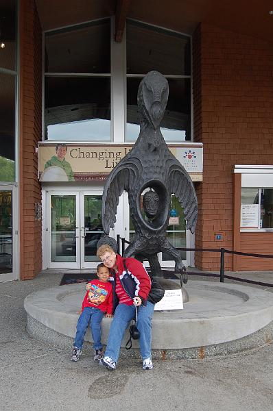 05.JPG - Debra and Octavious at the Alaska Native Heritage Museum, Anchorage, Alaska