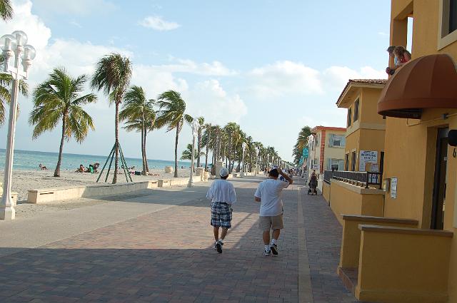 DSC_9622.JPG - Hollywood Beach Promonade