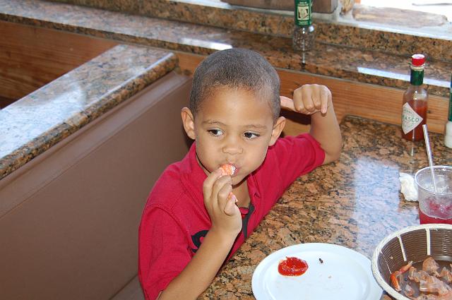 DSC_9671.JPG - Octavious and his shrimp