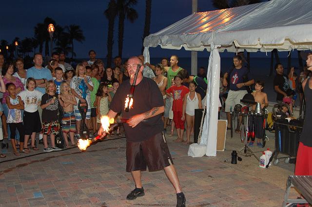 DSC_9682.JPG - Street performer at night - juggling