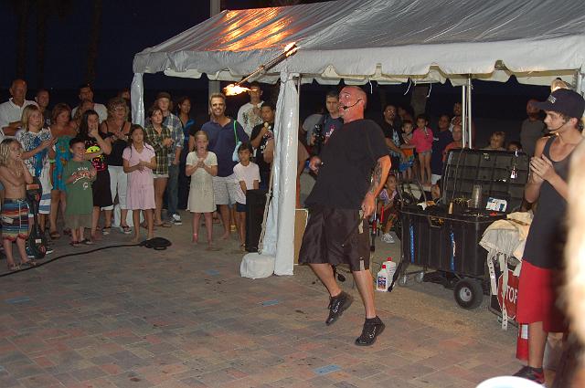 DSC_9689.JPG - Street performer at night