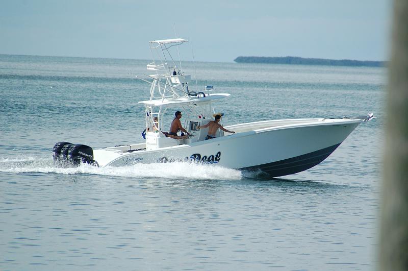 DSC_8943.JPG - The Keys Experience  - Powerful boats are always around