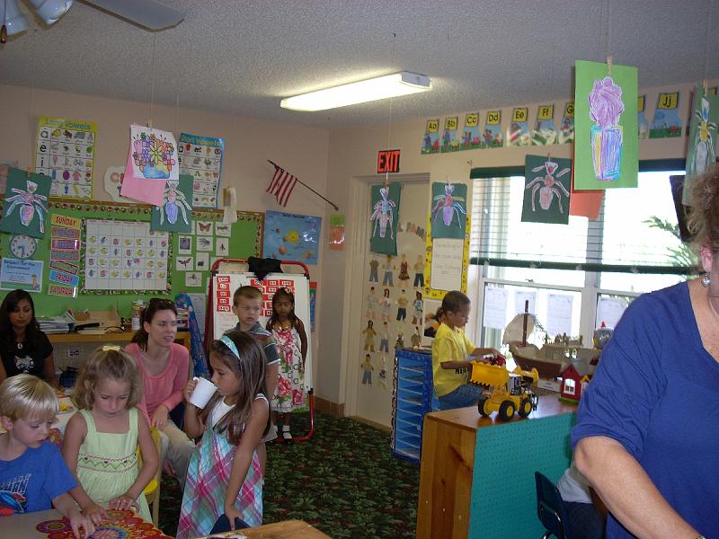 DSCN0579.JPG - The Little Place Too - Pre-K Mommies and Muffins Day