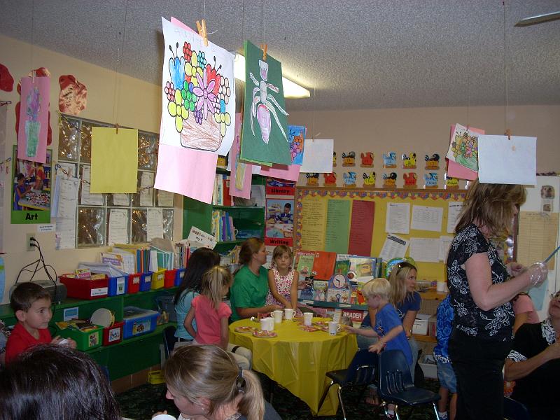 DSCN0580.JPG - The Little Place Too - Pre-K Mommies and Muffins Day