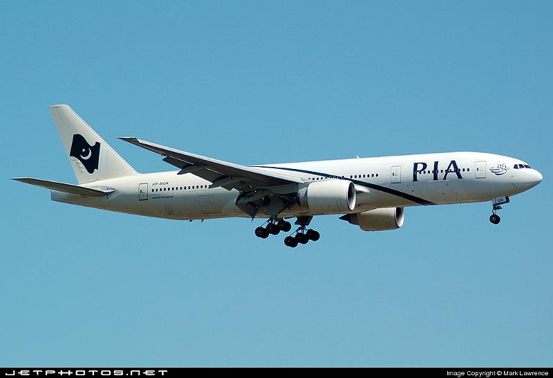 11551_1179053931.jpg - Pakistan B777-200ER arriving at JFK International