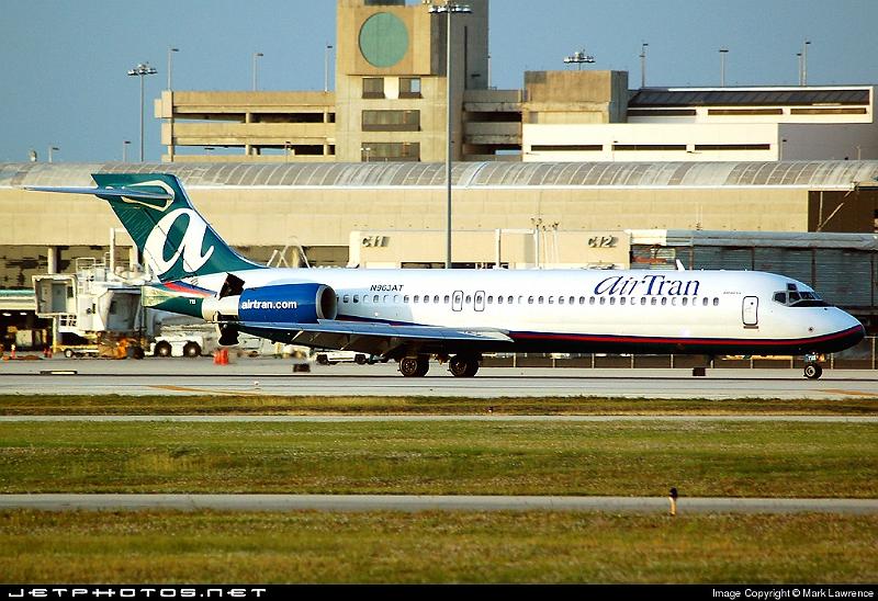 21011_1165226488.jpg - airTran B717-200 arriving at Palm Beach International