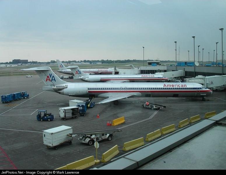 24423_1062898001.jpg - American MD-80 parked at Lambert St Louis International
