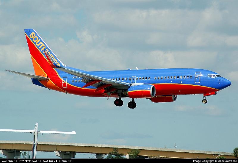 27383_1170904036.jpg - Southwest B737-700 approaching Ft Lauderdale International