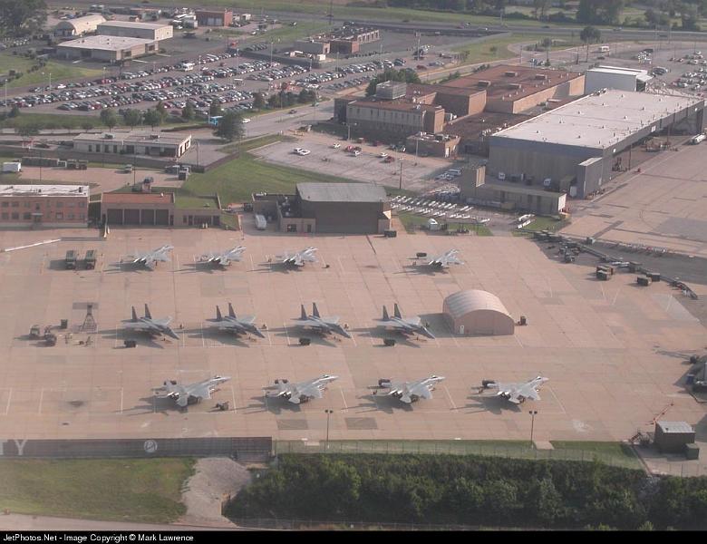 30107_1090383252.jpg - Missouri National Guard Ramp at Lambert St Louis International