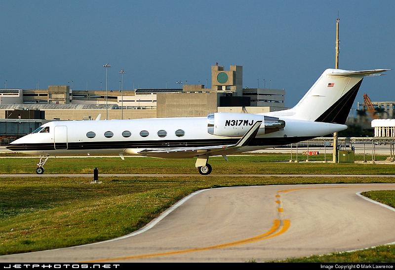40062_1167700130.jpg - Private Gulfstream IV taxiing out for departure from Palm Beach International