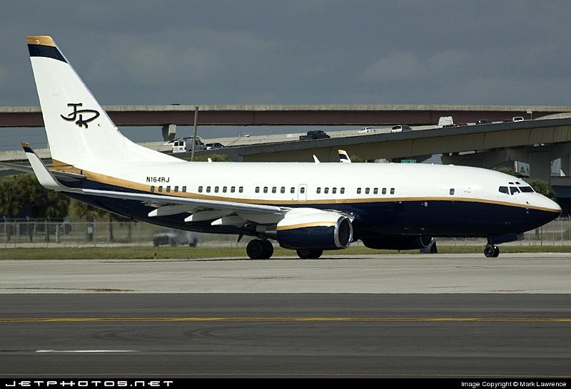 45837_1196361421.jpg - Private B737 BBJ powering down runway 9L at Ft Lauderdale International