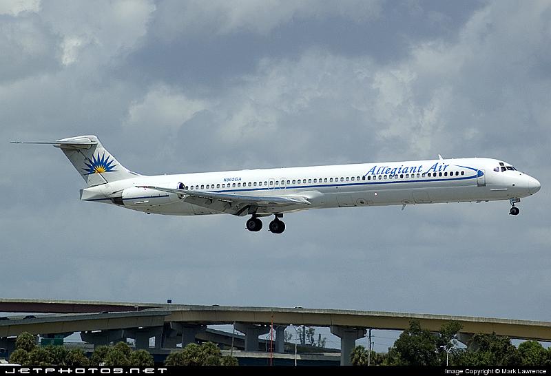 56665_1189189760.jpg - Allegiant MS80 in old color scheme appraching Ft Lauderdale International