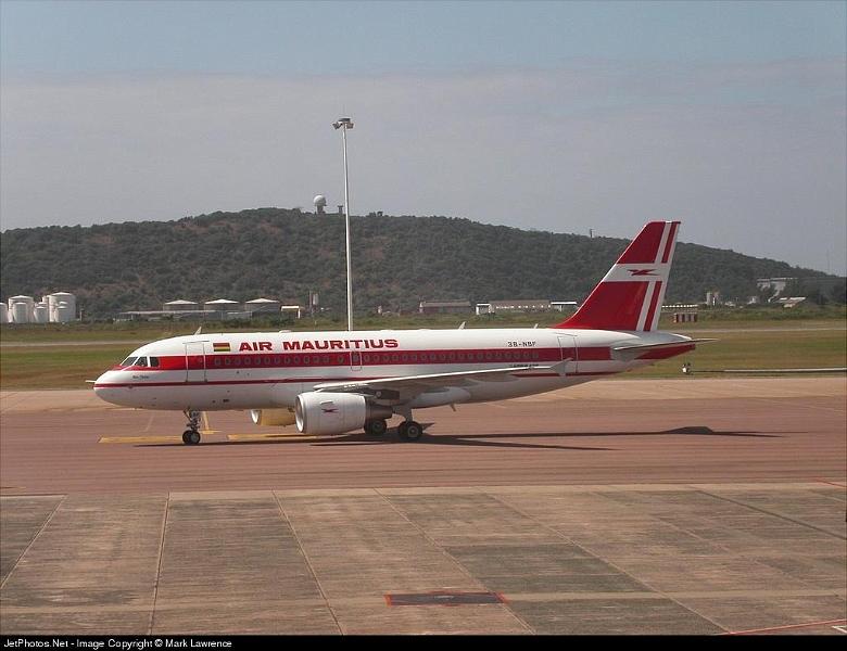 57969_1048196826.jpg - Air Mauritius A319 taxiing to parking at Durban International