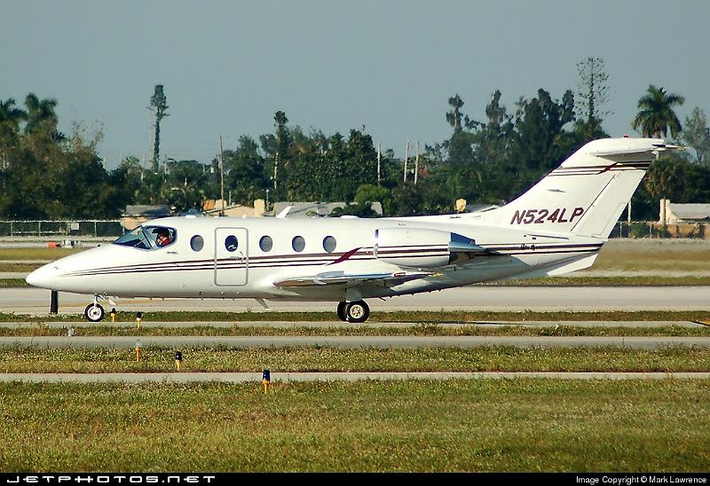 68262_1164888963.jpg - Private Hawker 400XP taxiing out for departure at Palm Beach International