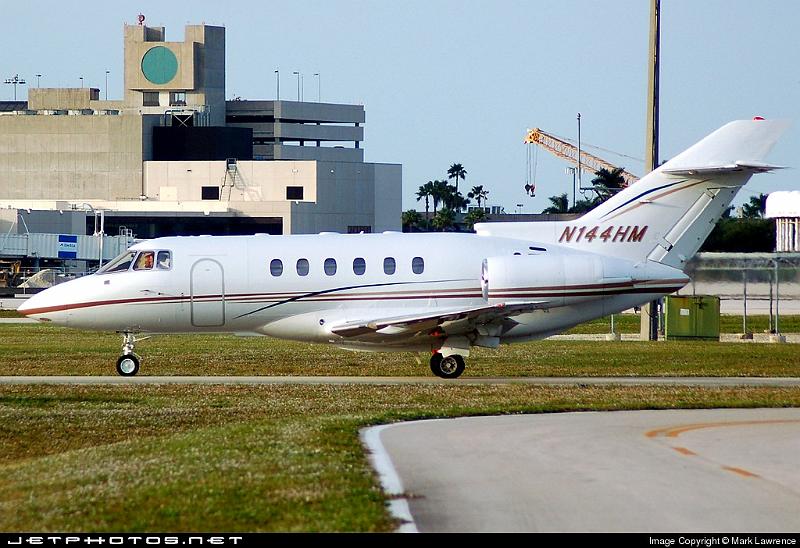 69593_1165405677.jpg - Private Hawker 800XP taxiing out for departure at Palm Beach International