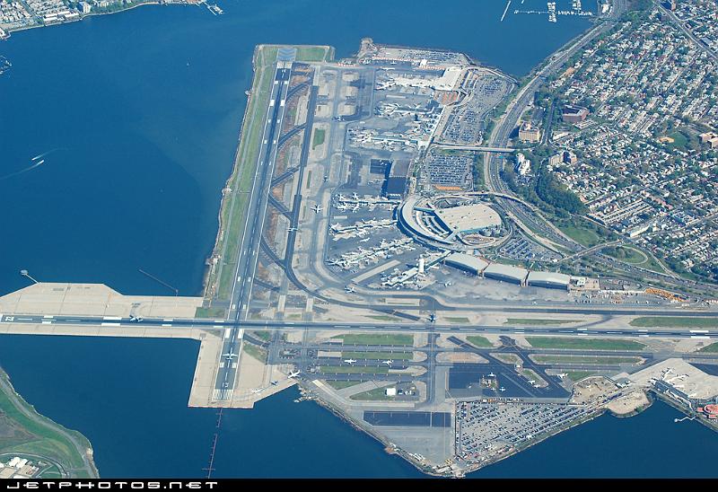 89333_1179007809.jpg - Overview of La Guardia