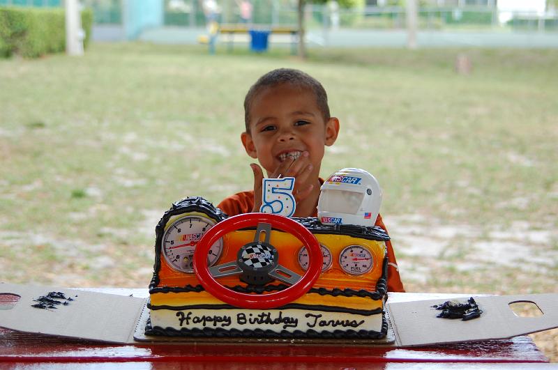 DSC_5145.JPG - Octavious and his birthday cake