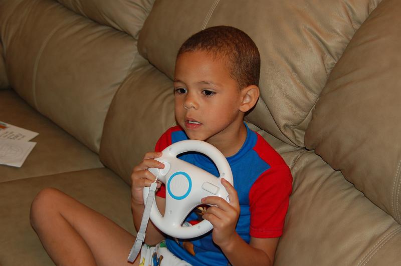 DSC_5180.JPG - Octavious playing his Super Mario Kart
