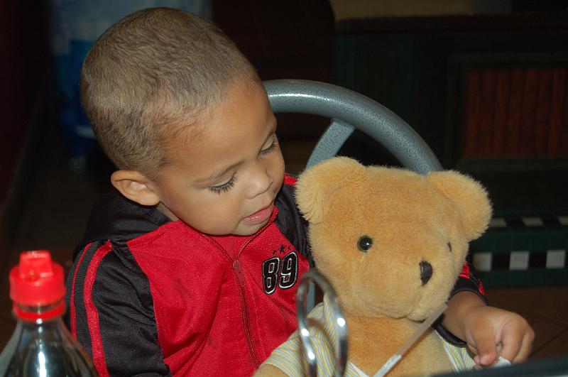 DSC_3062.JPG - Octavious and "Share Bear" waiting for the flight at Palm Beach International