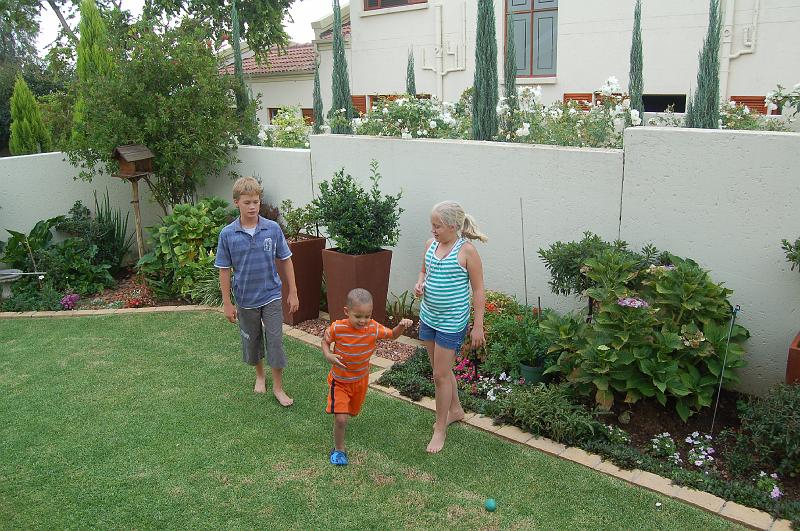 DSC_3139.JPG - Trevor, Octavious and Deborah playing in the garden