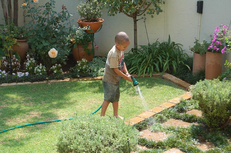 DSC_3176.JPG - Octavious watering the garden