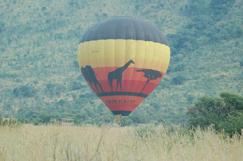 DSC_3424.JPG - The sightseeing balloon at Pilanesburg National Park