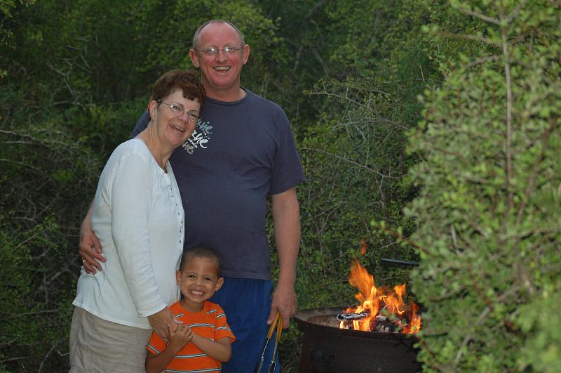 DSC_3960.JPG - Deb, Mark and Octavious with the braai - just before the heavens opened and put the fire out....