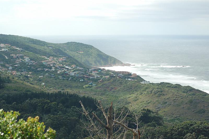 DSC_3985.JPG - The town of Brenton on Sea