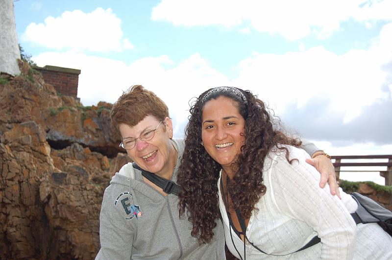 DSC_4019.JPG - Deb and Jessica at the Knysna Heads