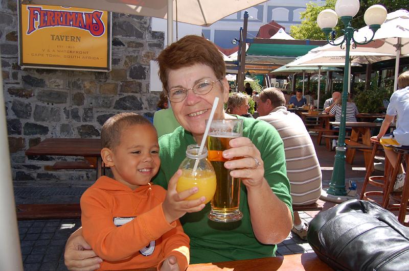 DSC_4300.JPG - Octavious and Deb at Ferrymans, Waterfront, Cape Town